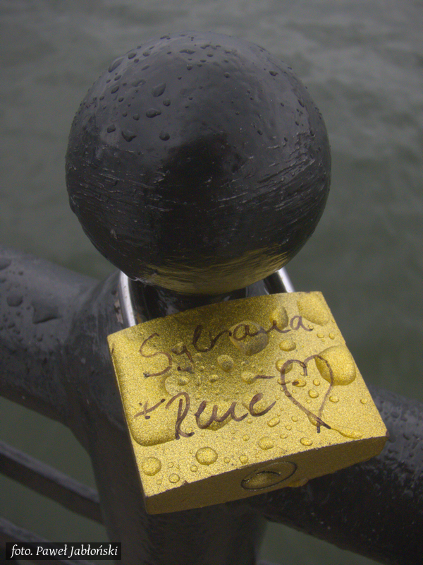 Kłódki na molo - nowa tradycja